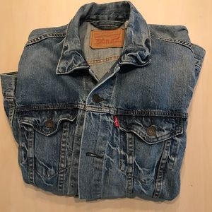 Levi denim jean jacket - men’s size L